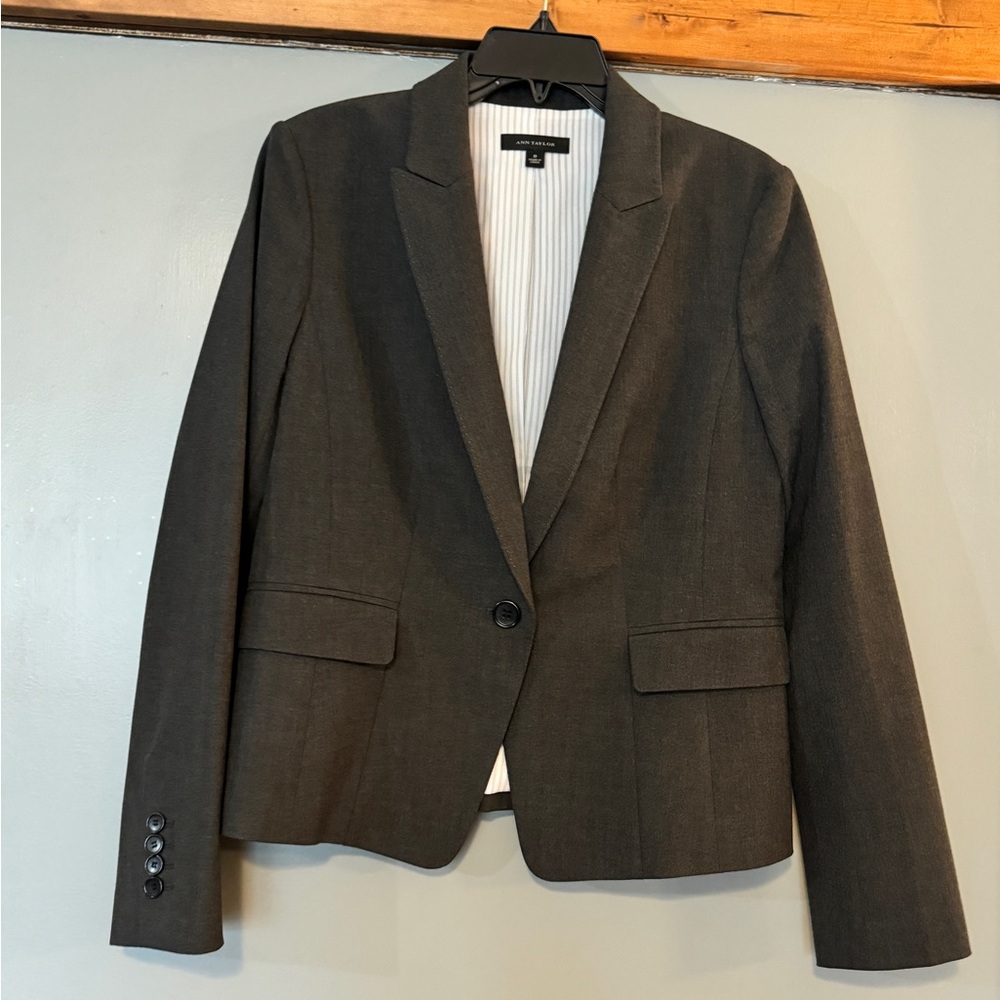 Ann Taylor Seasonless Stretch Blazer (Grey) Size 8